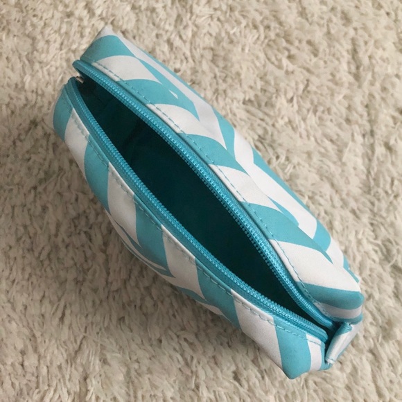 SUGARBEARHAIR Travel Case & Accessories - Picture 2 of 6